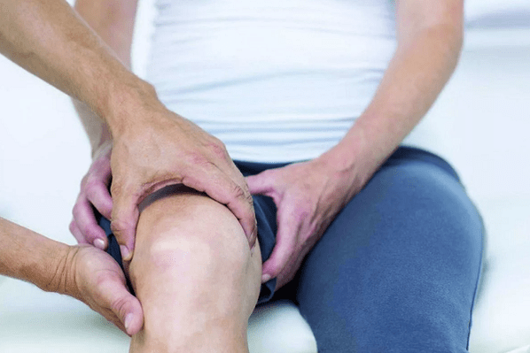 Tanda sareng gejala arthrosis tina gabungan dengkul