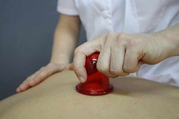 Bekam urut pikeun osteochondrosis tulang tonggong